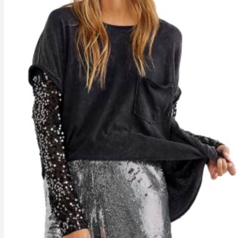 Free People
Celine Sequined Sleeve Tee